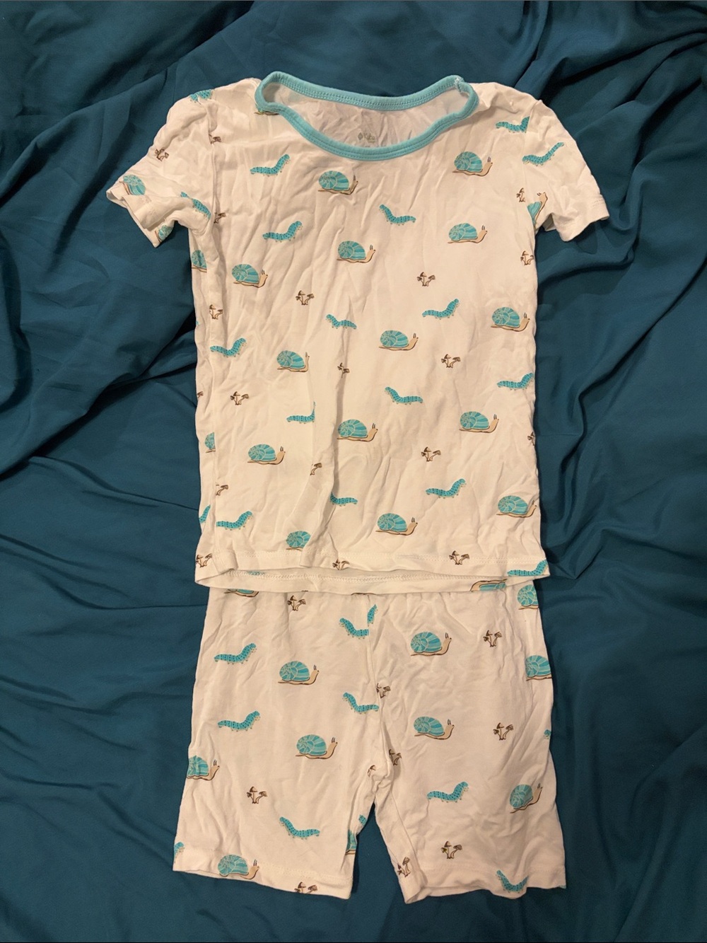 Kyte BABY White Pajama Set with Teal Turtle Print - Short Sleeve & Shorts